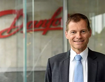 高層情報丨丹佛斯新任CEO，有點意思